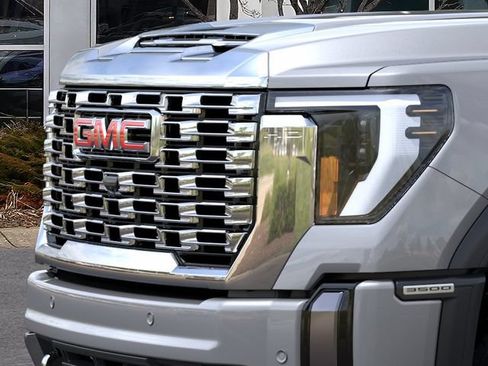 New 2026 GMC Sierra 3500 Denali w/ Denali Reserve Package AWD/4WD image 13