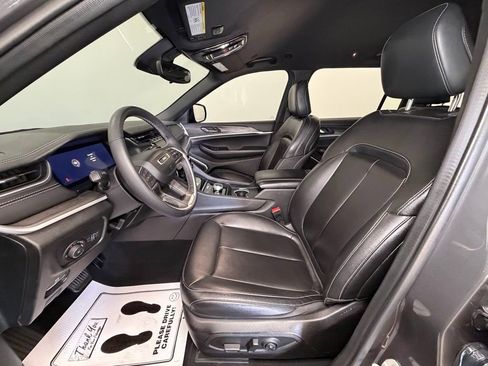 Used 2024 Jeep Grand Cherokee L Limited w/ Black Appearance Package image 4