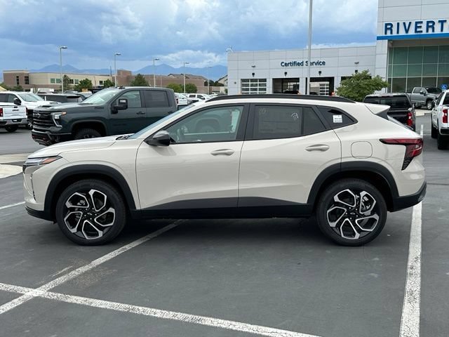Used 2026 Chevrolet Trax RS FWD image 14