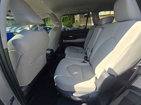 Used 2026 Toyota Grand Highlander AWD Hybrid image 16