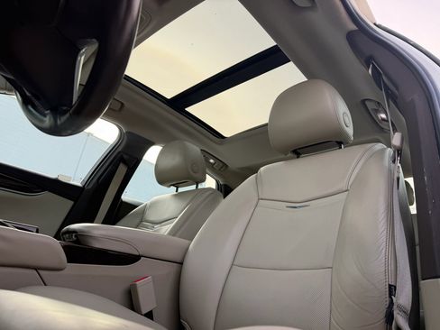 Used 2013 Cadillac XTS Premium image 11