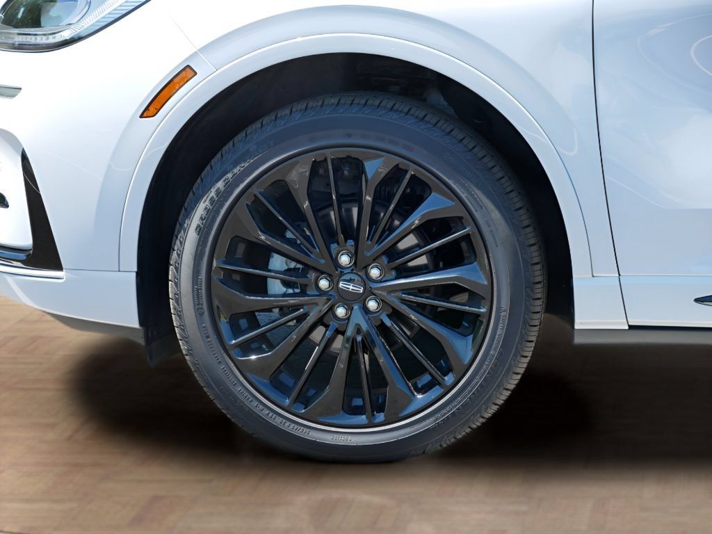 Used 2025 Lincoln Corsair AWD w/ Equipment Group 101A image 9