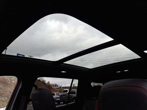 Used 2024 Chevrolet Traverse RS image 15