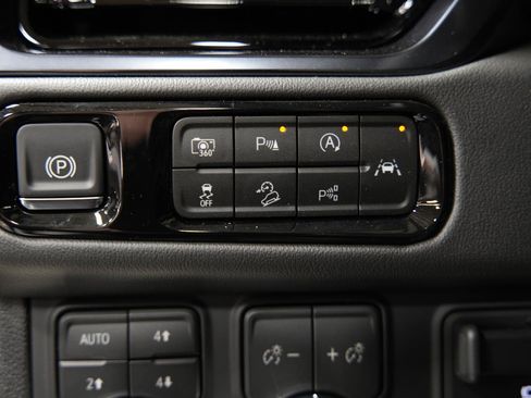 New 2026 GMC Yukon XL AT4 w/ AT4 Premium Plus Package AWD/4WD image 35