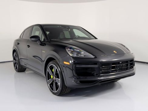 Certified 2020 Porsche Cayenne Turbo S image 11