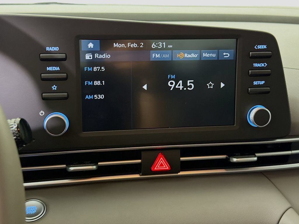 Used 2025 Hyundai Elantra Sport FWD image 16