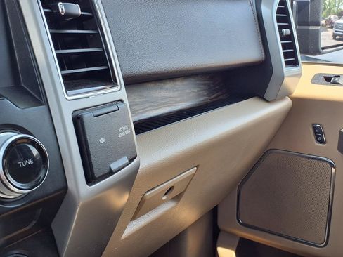 Used 2018 Ford F150 Lariat w/ Equipment Group 502A Luxury AWD/4WD image 17