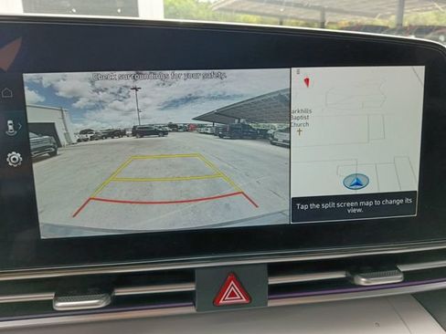 Used 2025 Hyundai Elantra Limited FWD image 9