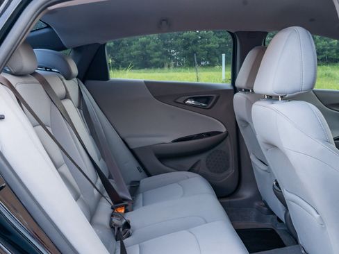 Used 2018 Chevrolet Malibu LT FWD image 15