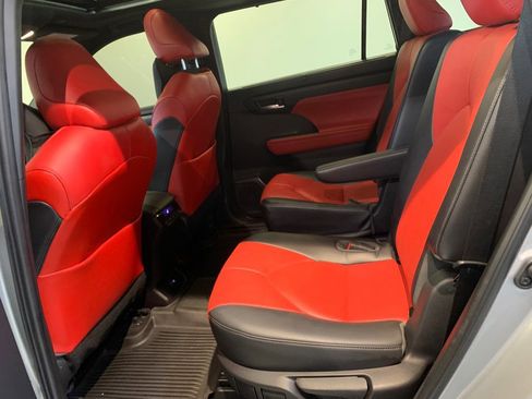 Used 2023 Toyota Highlander XSE image 39