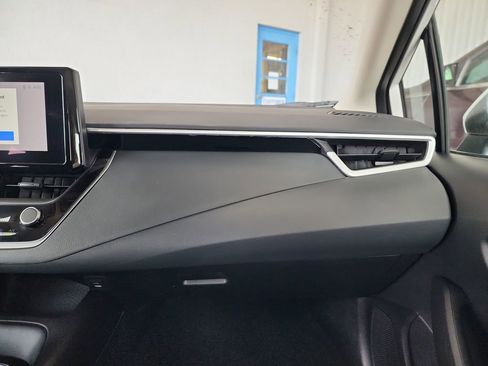 Used 2025 Toyota Corolla LE FWD image 35