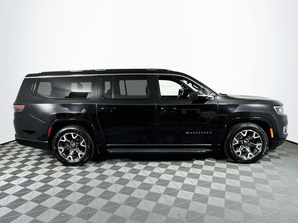 Used 2024 Jeep Wagoneer L Series III w/ Flexible Seating Group AWD/4WD image 8