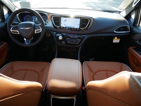 New 2026 Chrysler Pacifica Pinnacle image 12