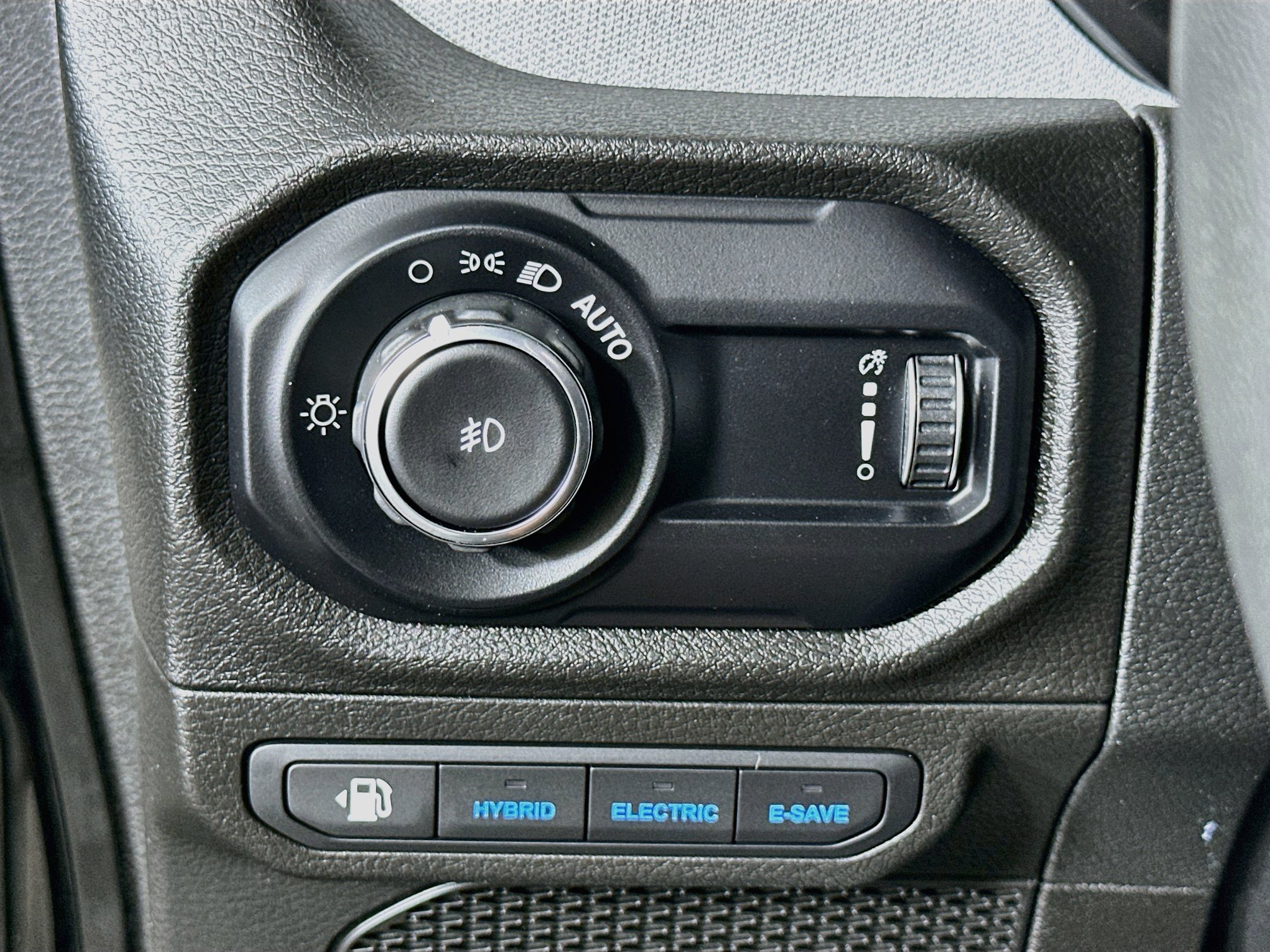 Used 2024 Jeep Wrangler Unlimited w/ Convenience Group AWD/4WD image 17