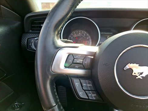 Used 2019 Ford Mustang Convertible RWD image 9