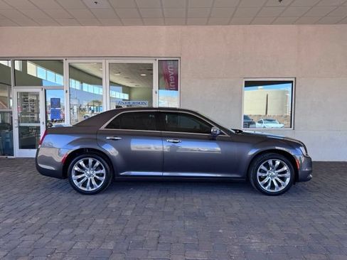 Used 2019 Chrysler 300 Limited RWD image 6