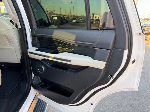 Used 2018 Ford Expedition Platinum image 29