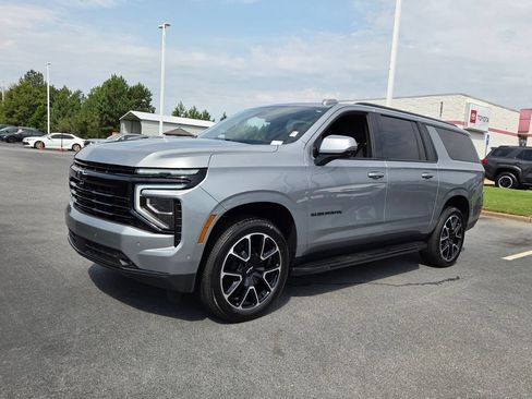 Used 2025 Chevrolet Suburban RST w/ Comfort Package AWD/4WD image 3