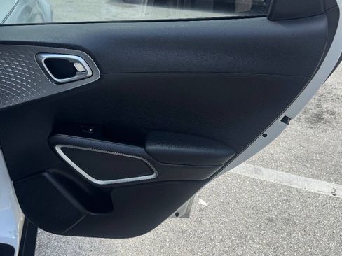 Used 2020 Kia Soul LX FWD image 23