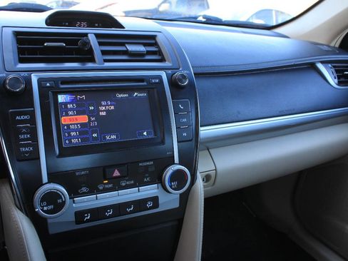 Used 2012 Toyota Camry LE image 21