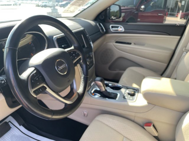 Used 2021 Jeep Grand Cherokee Laredo AWD/4WD image 14