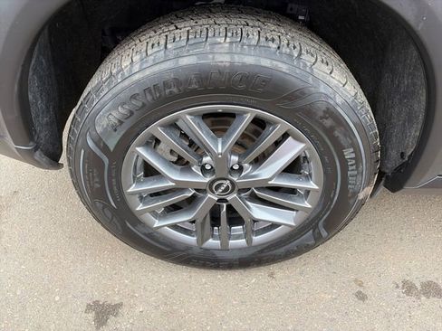 Used 2023 Nissan Rogue S image 15