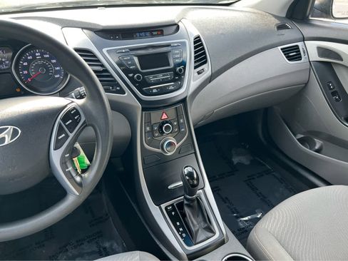 Used 2016 Hyundai Elantra SE image 34