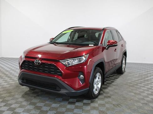 Used 2021 Toyota RAV4 XLE w/ Convenience Package FWD image 2
