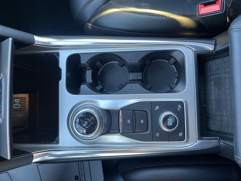 Used 2020 Ford Explorer Platinum w/ Premium Technology Package image 35