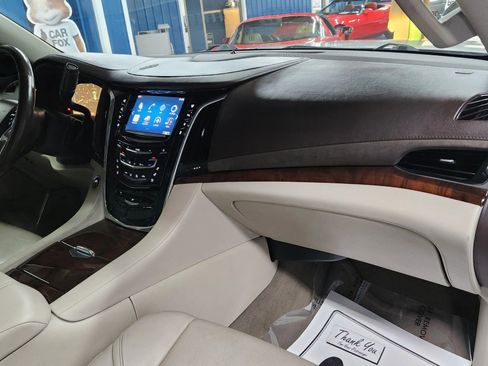Used 2015 Cadillac Escalade Premium image 14
