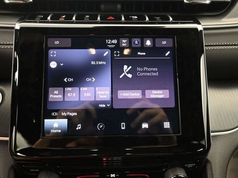 Used 2025 Jeep Grand Cherokee Laredo AWD/4WD image 24