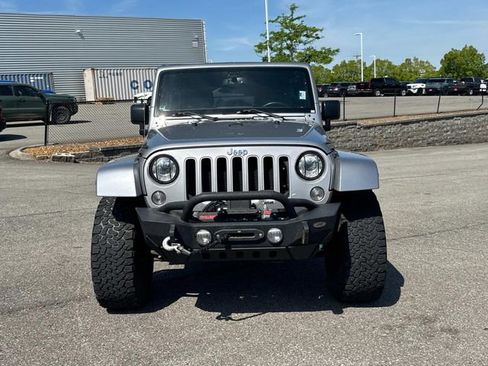 Used 2018 Jeep Wrangler Unlimited Sahara w/ Connectivity Group AWD/4WD image 10