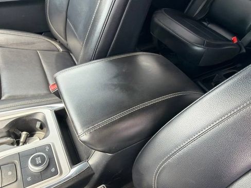 Used 2020 Ford Explorer XLT w/ Equipment Group 202A AWD/4WD image 29