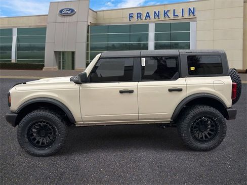 New 2025 Ford Bronco 4-Door image 4