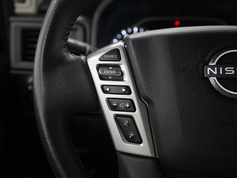 Used 2024 Nissan Titan SV w/ SV Convenience Package image 24