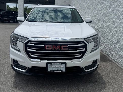 Used 2024 GMC Terrain SLT AWD/4WD image 8