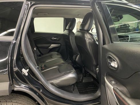 Used 2018 Jeep Cherokee Trailhawk w/ Cold Weather Group image 14