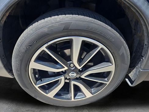 Used 2018 Nissan Rogue SL w/ Premium Package AWD/4WD image 16
