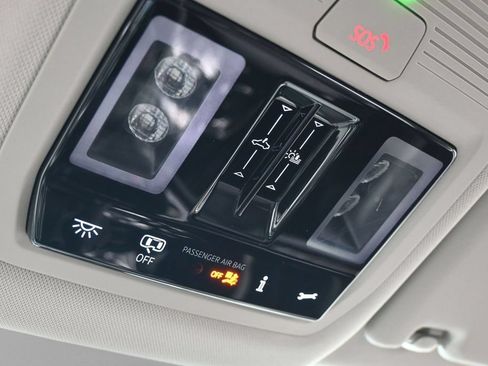 Used 2024 Volkswagen Atlas SE w/ Panoramic Sunroof Package FWD image 25