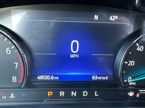 Used 2022 Ford Explorer XLT w/ Equipment Group 202A image 4