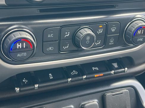 Used 2016 GMC Sierra 2500 SLT w/ Duramax Plus Package image 17