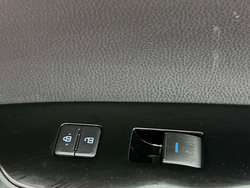 Used 2021 Toyota Prius Prime XLE image 29