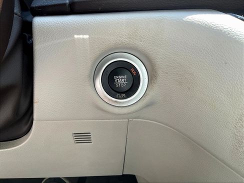 Used 2019 Chrysler Pacifica Touring-L Plus FWD image 16