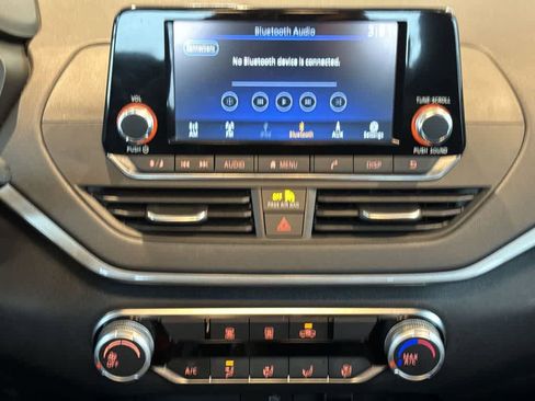 Used 2024 Nissan Altima 2.5 S image 16