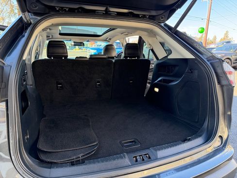 Used 2019 Ford Edge Titanium w/ Equipment Group 301A image 9