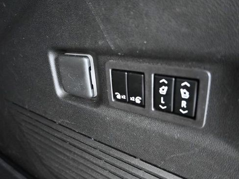 Used 2023 Chevrolet Suburban RST w/ Sport Performance Package image 43