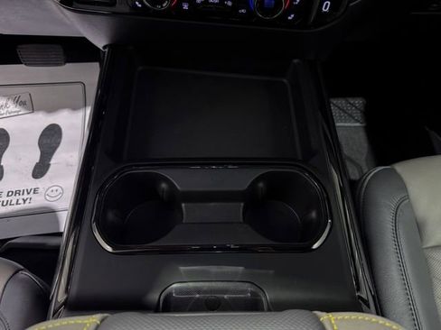 Used 2025 Chevrolet Silverado 2500 ZR2 w/ Technology Package image 16