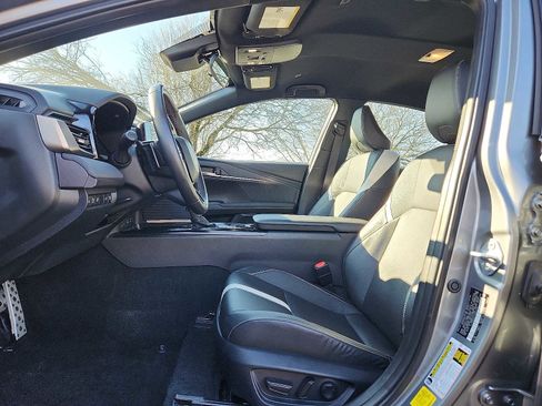 Used 2025 Toyota Camry SE image 13