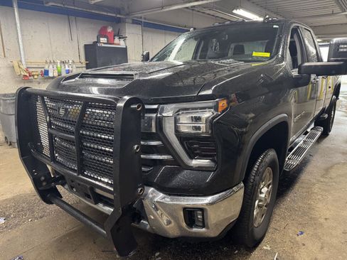 Used 2024 Chevrolet Silverado 2500 LTZ w/ LTZ Convenience Package AWD/4WD image 2