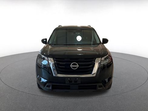 Used 2025 Nissan Pathfinder SV image 4